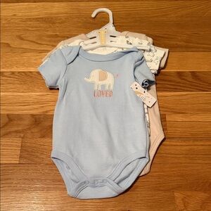 Little and loved giraffe and elephant Baby Onesie Set size 3-6months